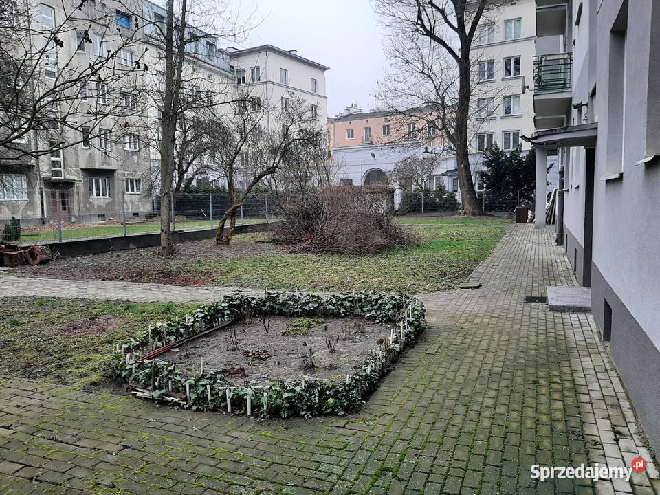 124 udziałów w kamienicy Sękocińskiej 7A i 7B pom. użytkowe Warszawa