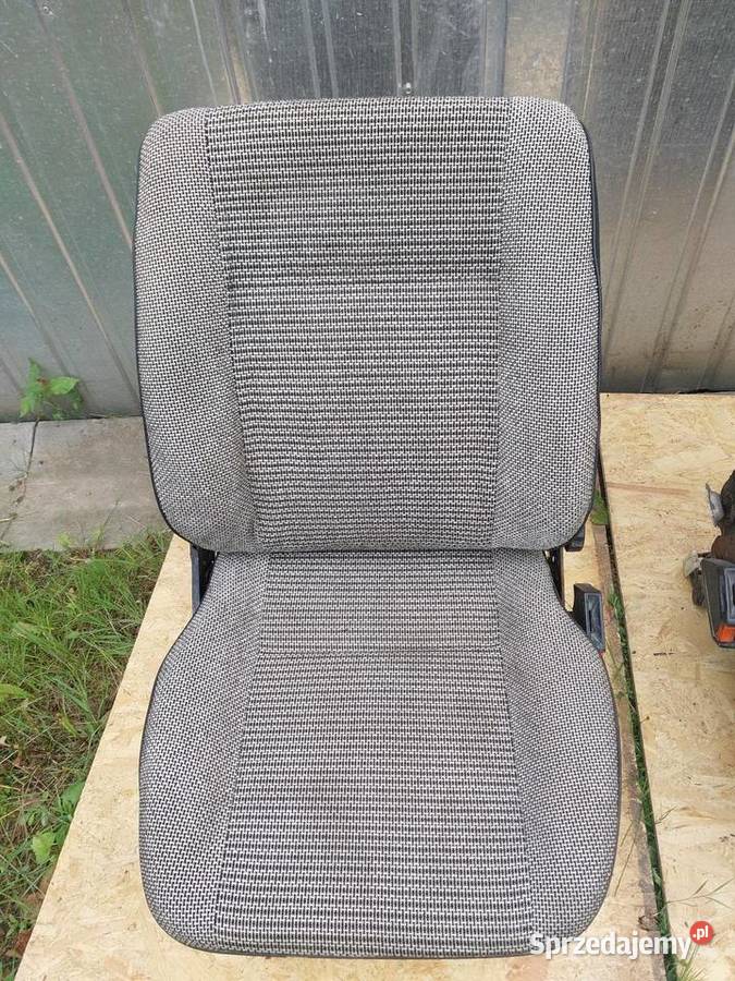 Fotele przód Golf 1 mk1 Rok produkcji 1979 Wąwolnica sprzedam