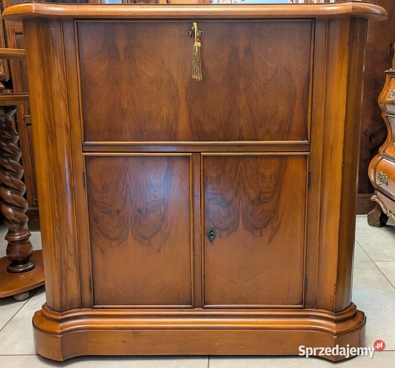 Piękny niespotykany włoski barekszafka sklep