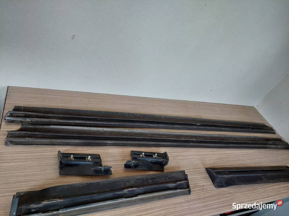 Listwy dolne kpl Audi 80 Cabrio 1997r Części samochodowe