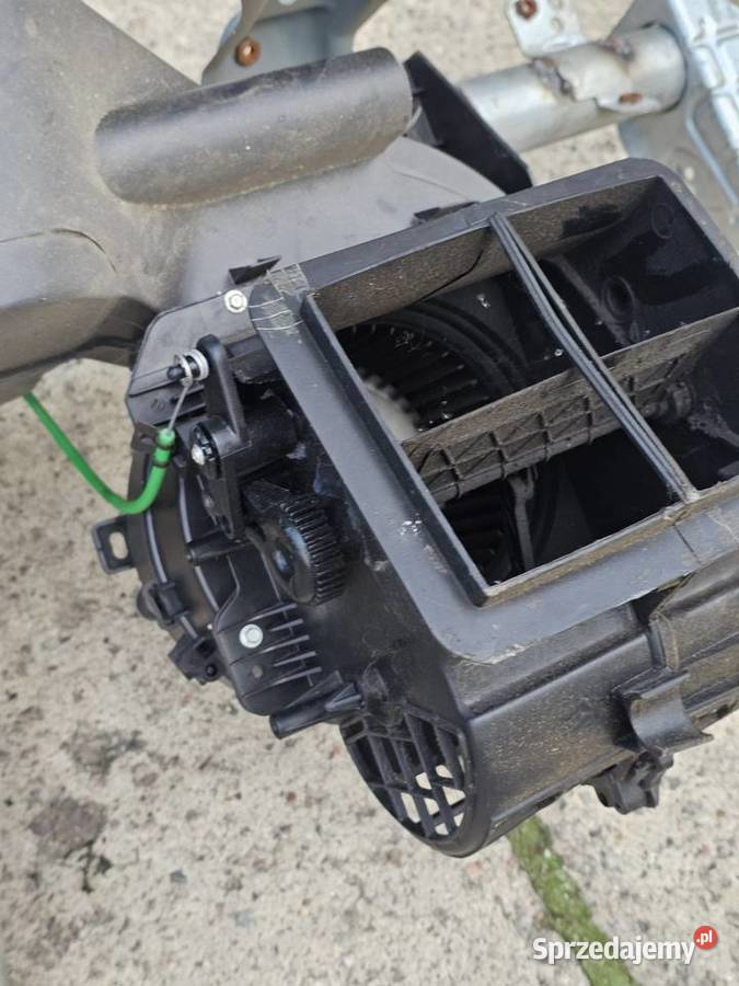 Iveco Daily 2013 wentylator obudowa wzmocnienie Deski rozdzielcze, konsole Piotrków Trybunalski