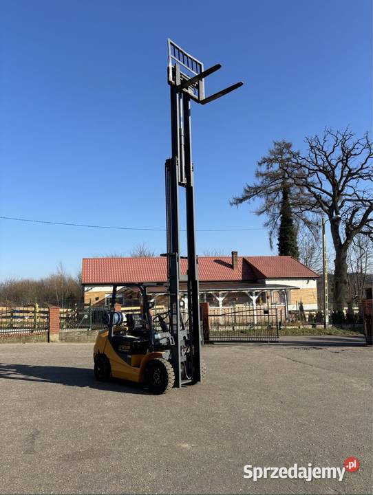 Wózek widłowy FGY 25 na licencji Nissana sprzedam