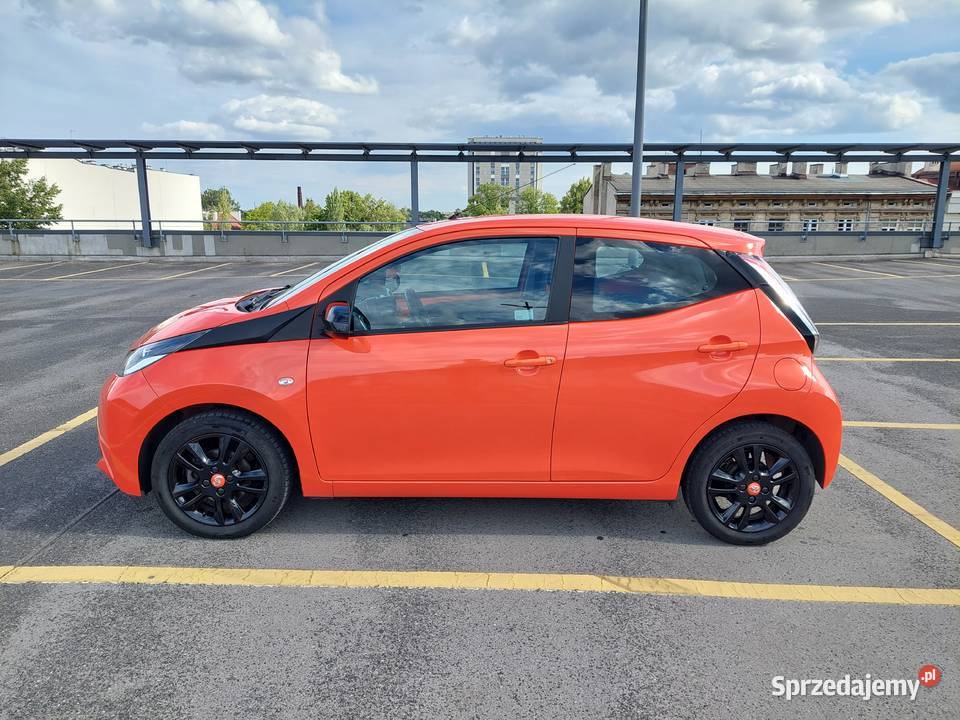 TOYOTA AYGO Selection 10 2016 Rok produkcji 2016 Łódź
