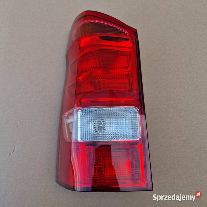 MERCEDES VITO 447 W447 LAMPA TYŁ LEWA Bieleń