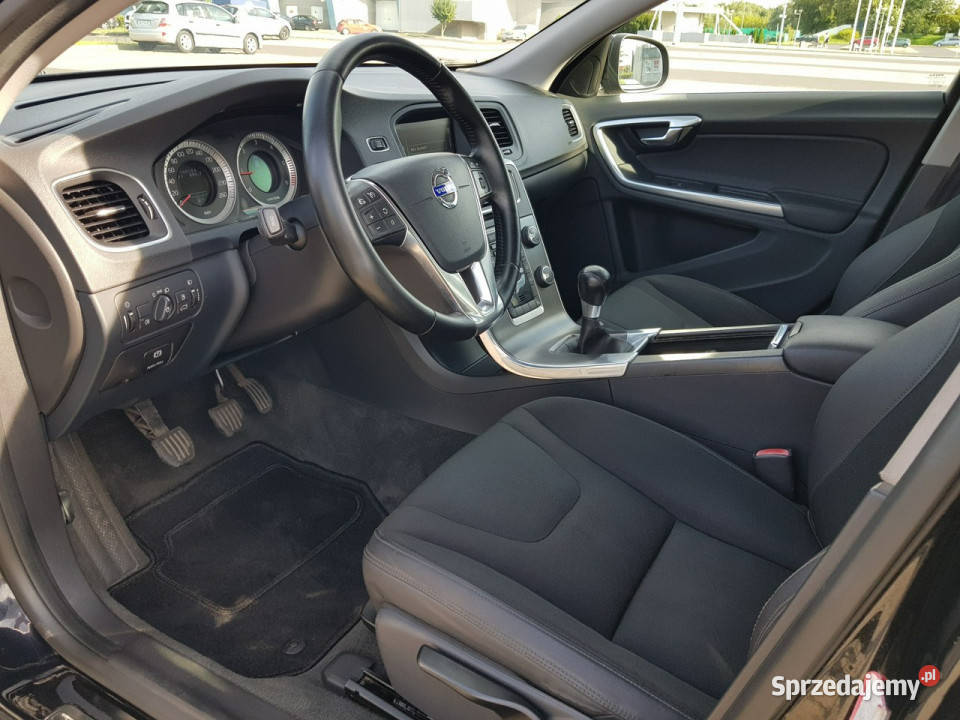 Volvo V60 20D Momentum 5 cylindrowy Navi elektryczne lusterka Włocławek