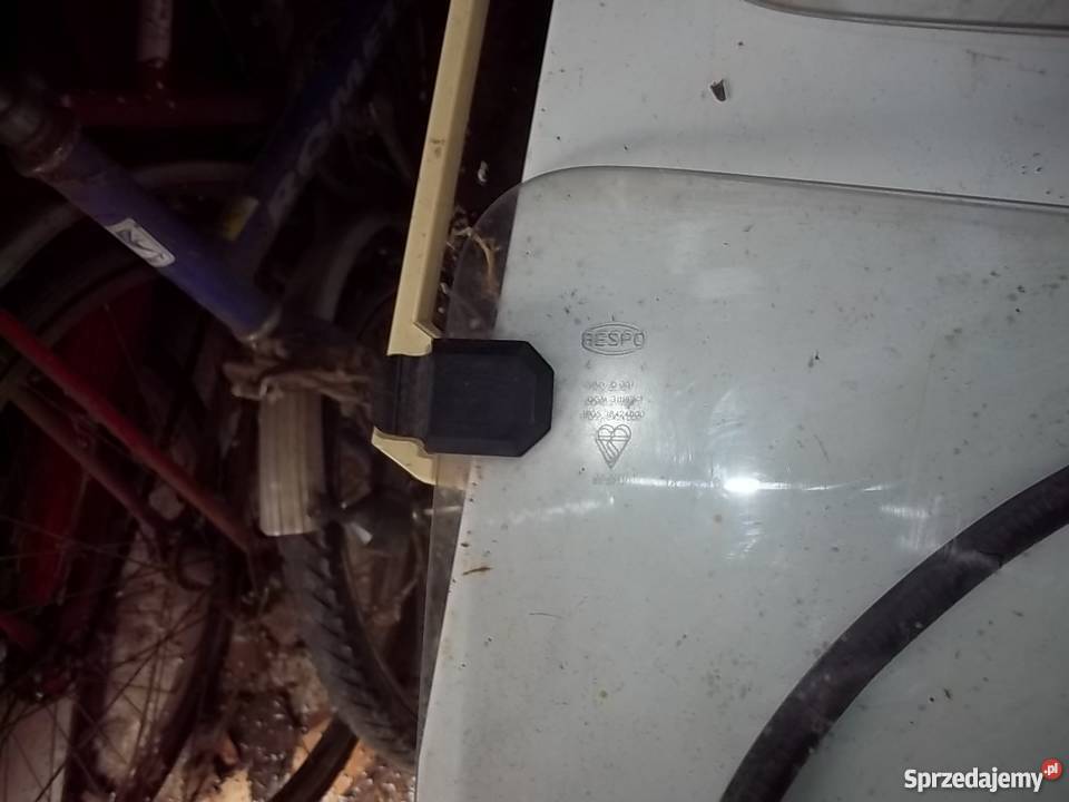 Szyby uchylne tylne Fiat 126 unikatowy towar Kołobrzeg