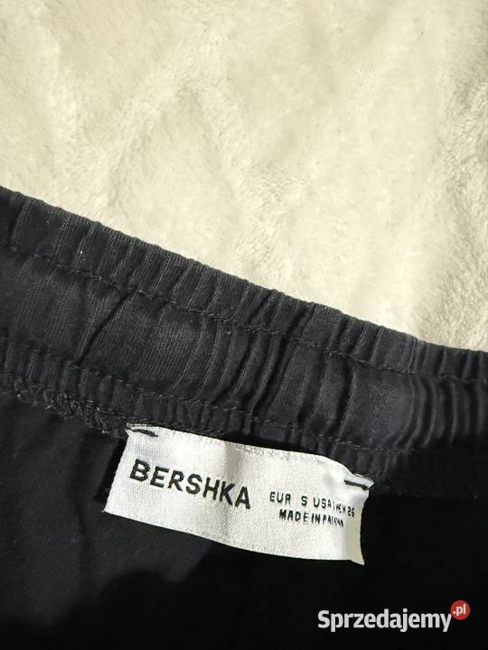 Dresy Bershka czarne szerokie z szeroką nogawką Spodnie Dębniak sprzedam