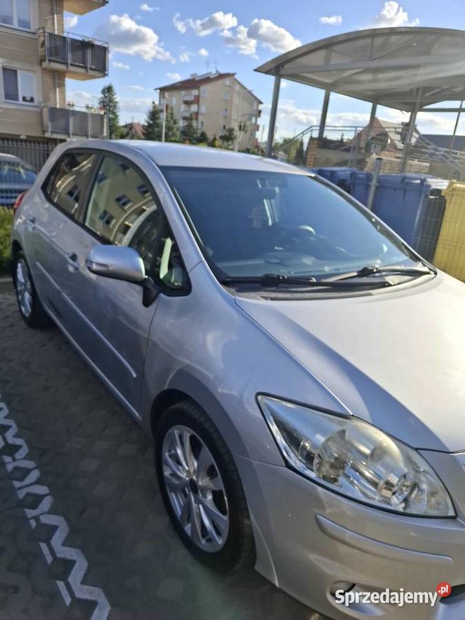 Sprzedam Toyota auris 2010 polift bogata wersja Łowicz