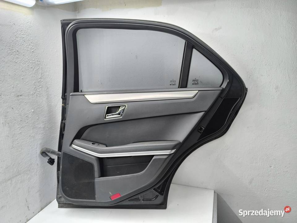 DRZWI PRAWY TYŁ EKLASA W212 SEDAN
