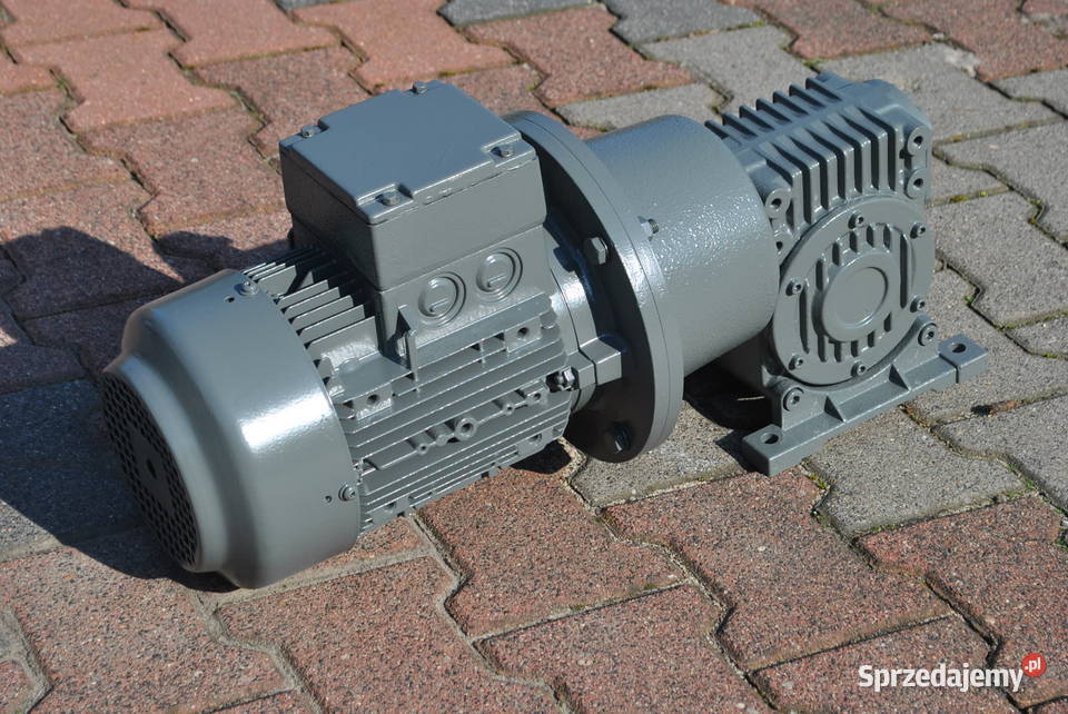 Motoreduktor kątowy 22kw 116obrmin LENZE Kargowa