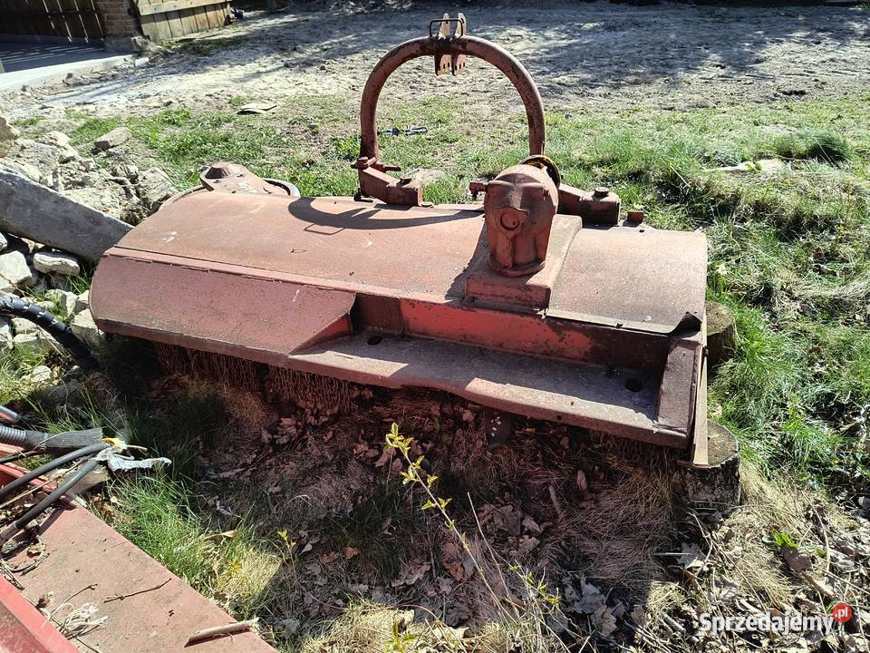 Kosiarka sadownicza z uchylnym ramieniem Krowica Hołodowska