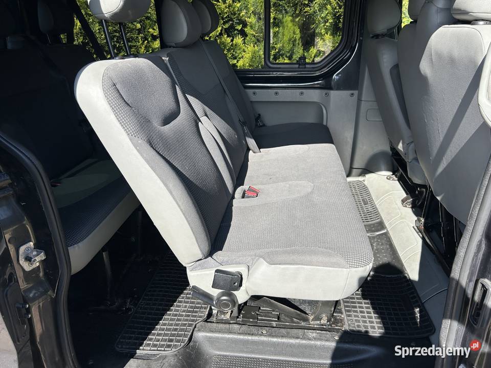 Vivaro 9 osób Klima mały przebieg