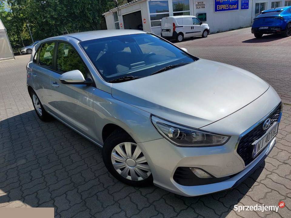Hyundai i30 14 Benzyna Classic 100 2019r Warszawa