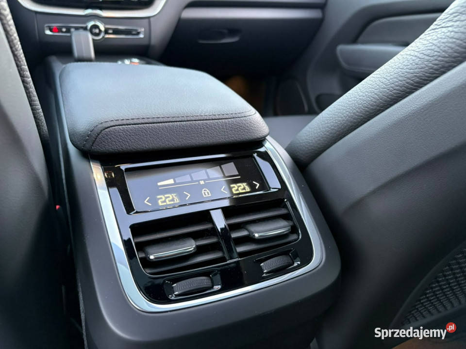 Volvo XC 60 AWD HarmanKardon II 2017 dolnośląskie Kamienna Góra sprzedam