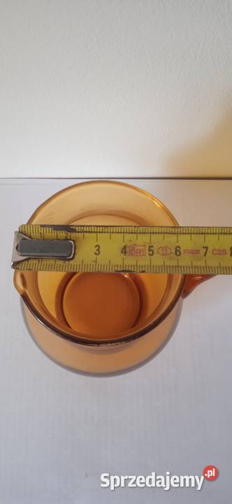 Szklany kolorowy mały dzbanuszek z okresu PRL Porcelana i szkło Świdnica