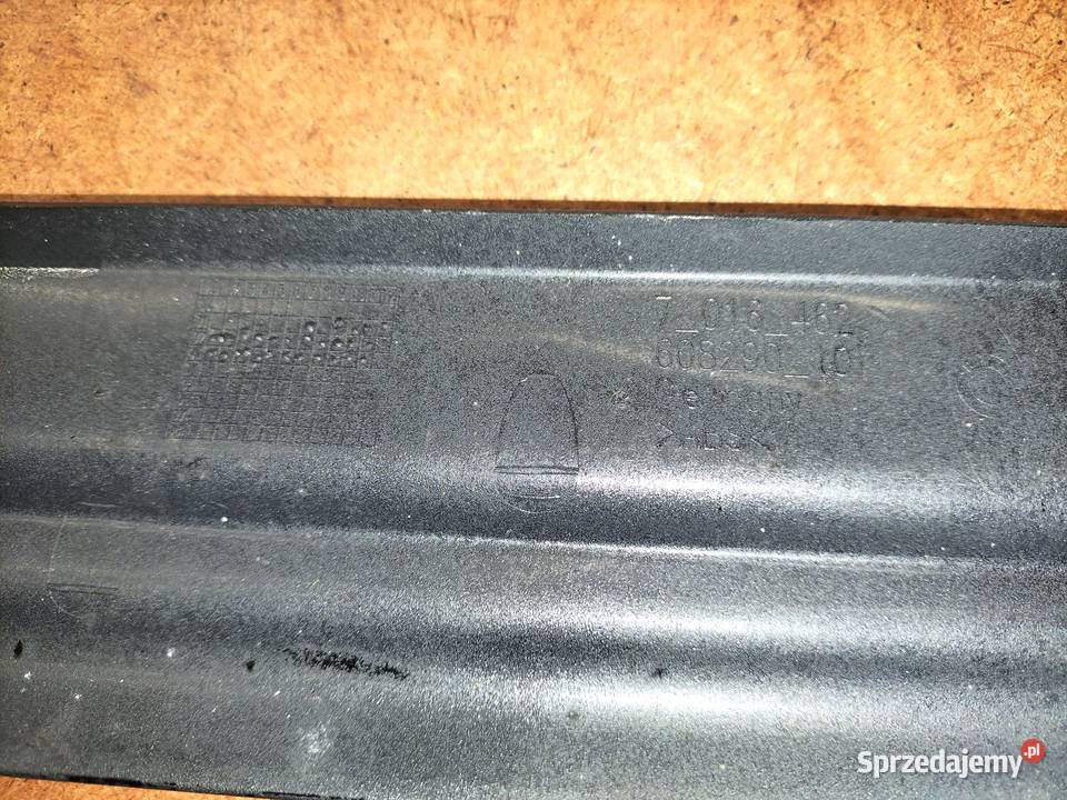 Osłona szyny zewnętrznej fotela pasażeraBMW E60 Fotele i kanapy Poręba sprzedam