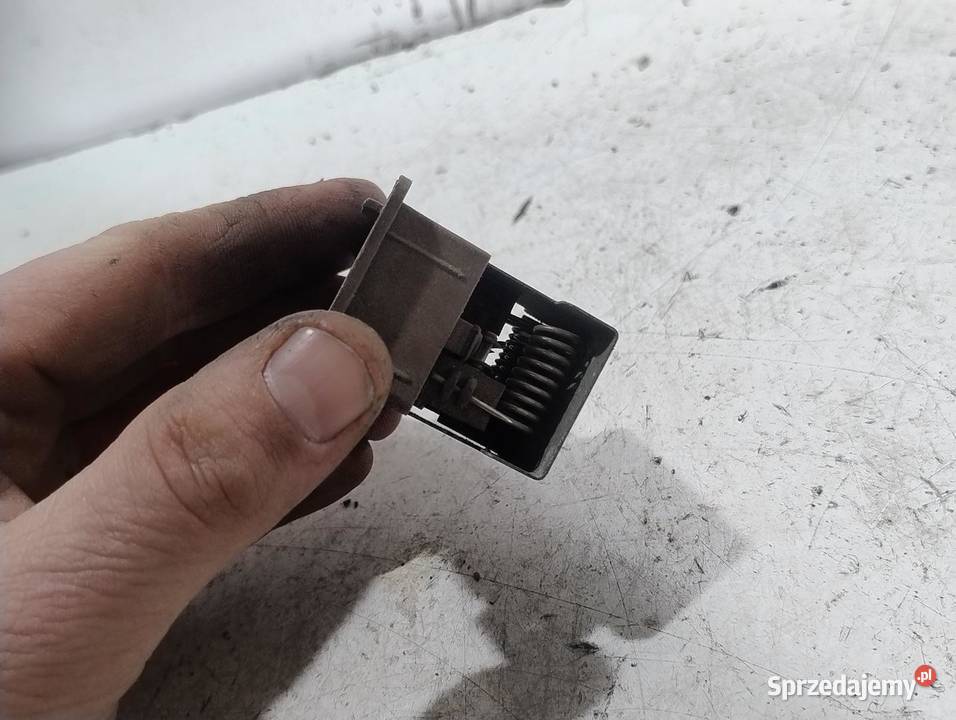 REZYSTOR OPORNICA 4 PIN BMW osobowe