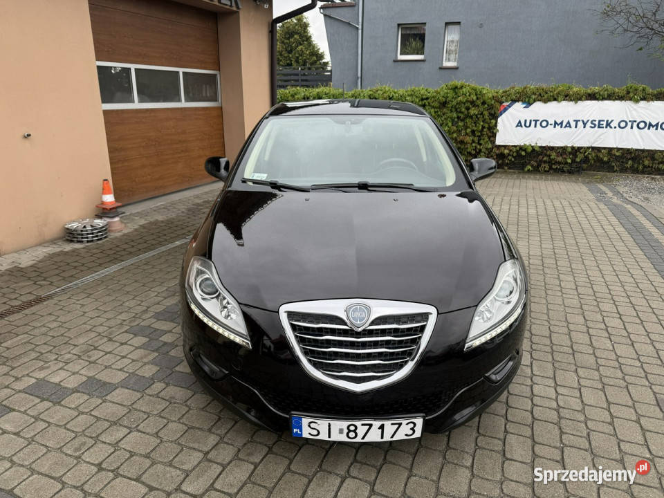 Lancia Delta 14 120 Klimatronik Navi III 2008 nieuszkodzony Orzech sprzedam