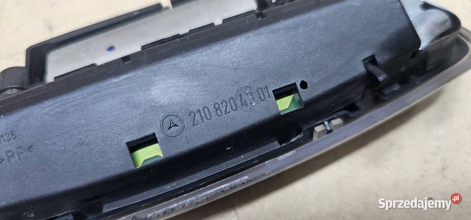 Lampka kabiny mercedes w210 2108204301 Rok produkcji 1998 wielkopolskie Zbąszyń