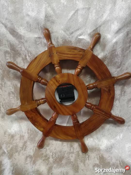 Ster drewniany z zegarkiem Zegary