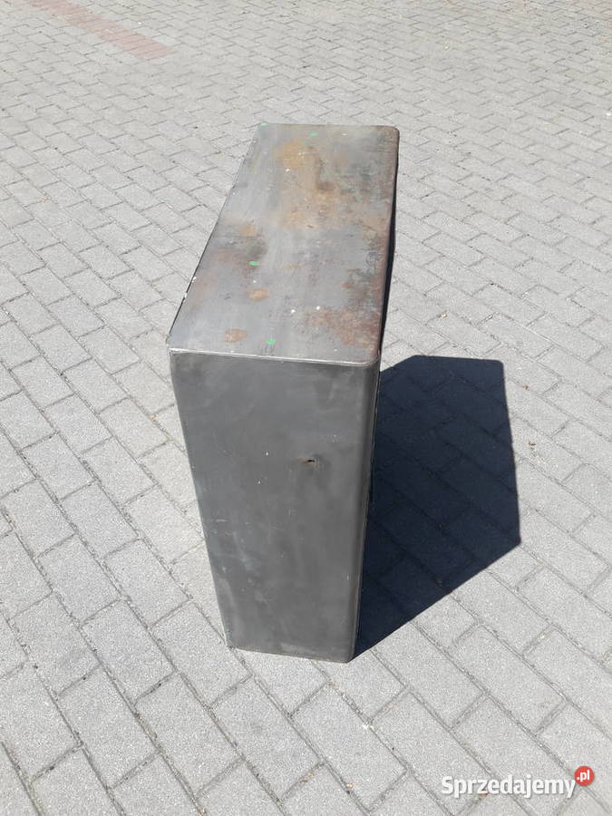 Stara metalowa szafka narzędziowa z okresu PRL u Gdynia
