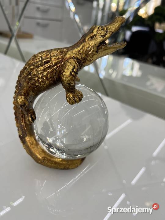 Figura dekoracyjna krokodyl na kuli 17x12x9 Golkowice