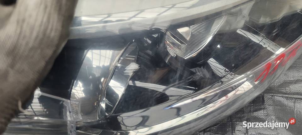 RENAULT CAPTUR 13 LAMPA PRAWY PRZÓD REFLEKTOR Ruda Śląska sprzedam