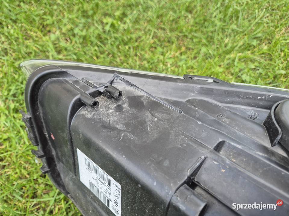 Renault Clio IV 4 lift lampa przednia prawa prawe Bucze