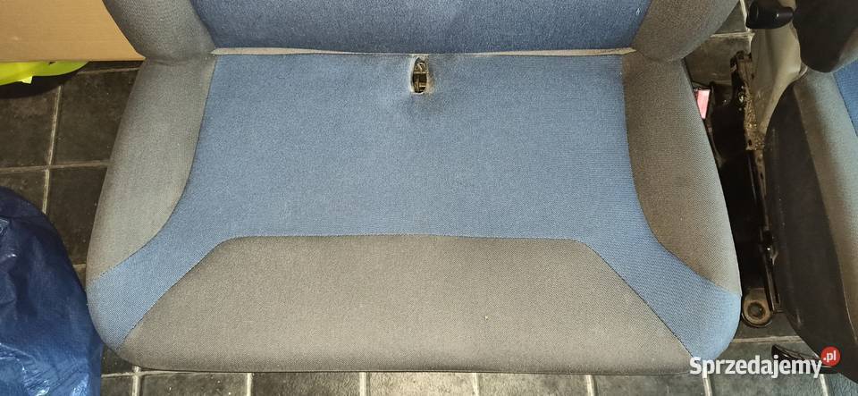 Fotele Renault Trafic 2 2011r Wyposażenie wnętrza