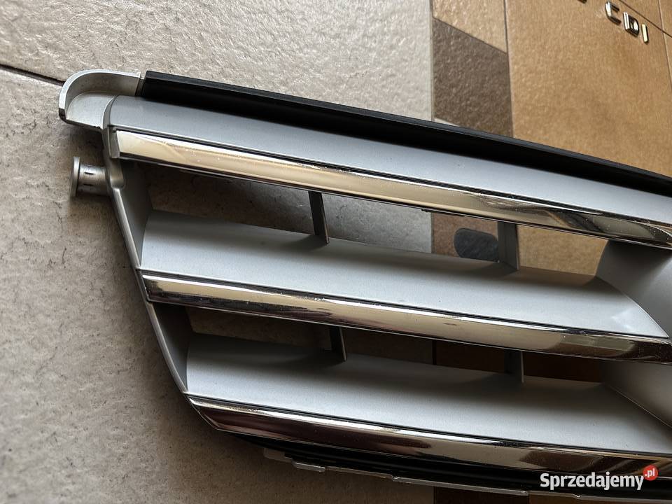 Grill przedni mercedes W 204 c klasa Sztum
