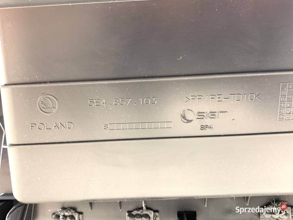 SCHOWEK PASAŻERA SKODA OCTAVIA IV Kombi podkarpackie