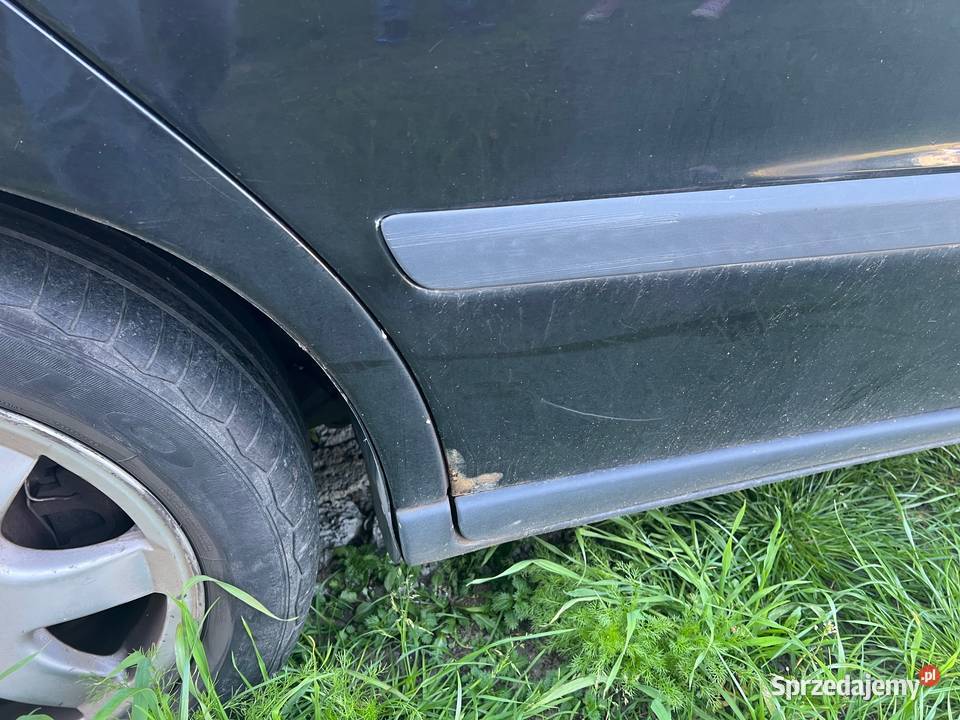 Syndyk sprzeda prawo własności samochodu Volvo 2401cm3 Pelplin