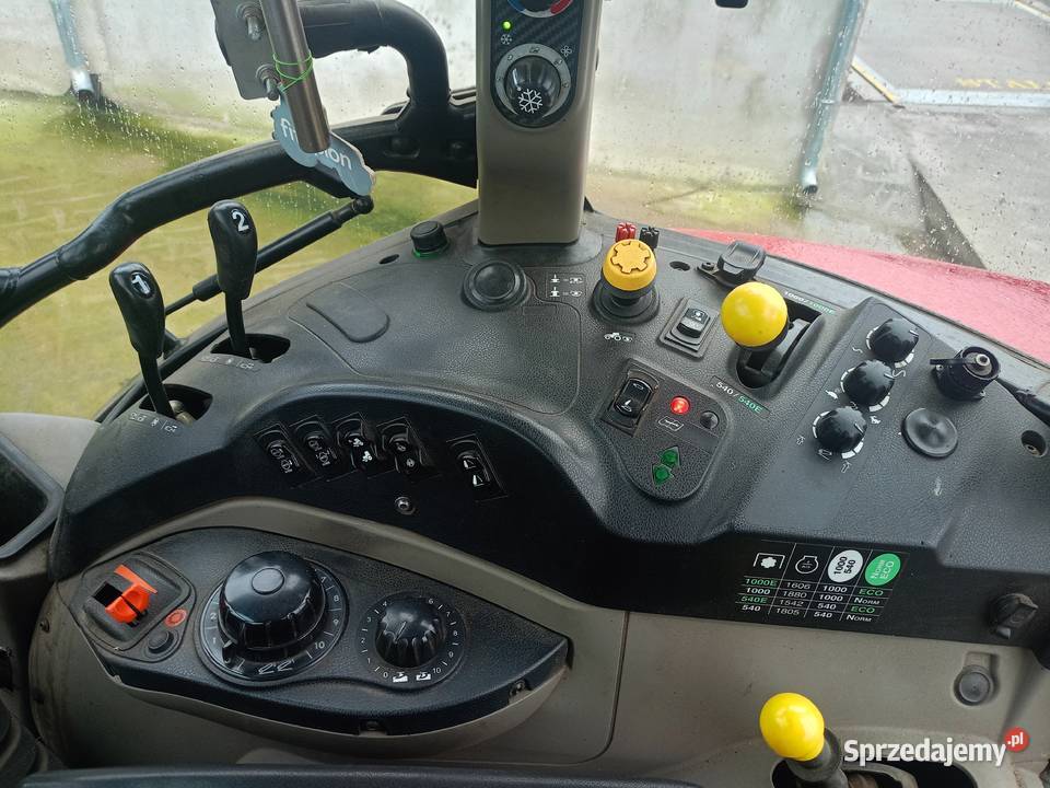 Case ih farmal 105 u pro Stoki