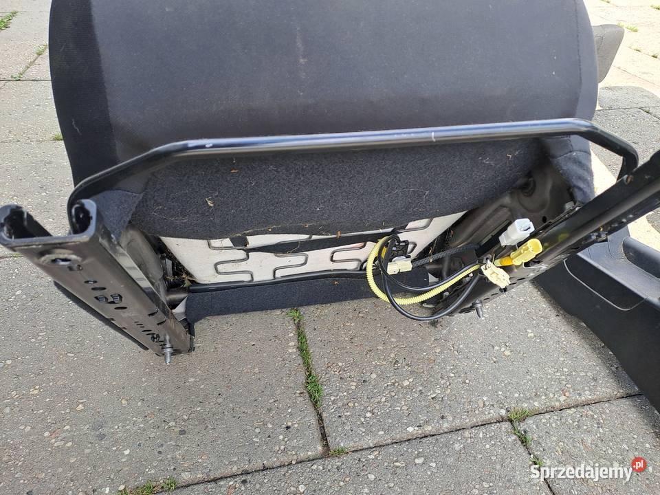 Suzuki Swift MK8 5D komplet podgrzewanych foteli