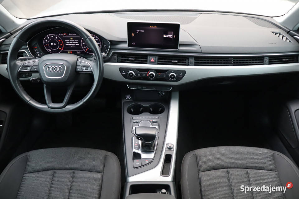 Audi A4 35 TFSI benzyna Motoryzacja
