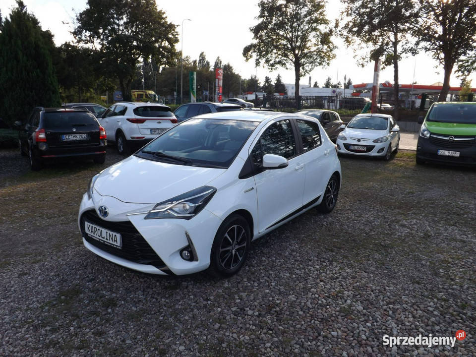 Toyota Yaris Toyota Yaris 15 Hybrid Team D III Słupsk sprzedam