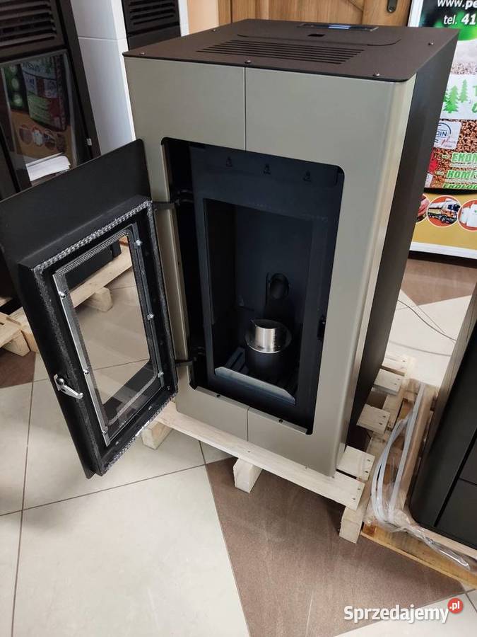 Piecyk kominkowy na pelletz płaszczem wodnym