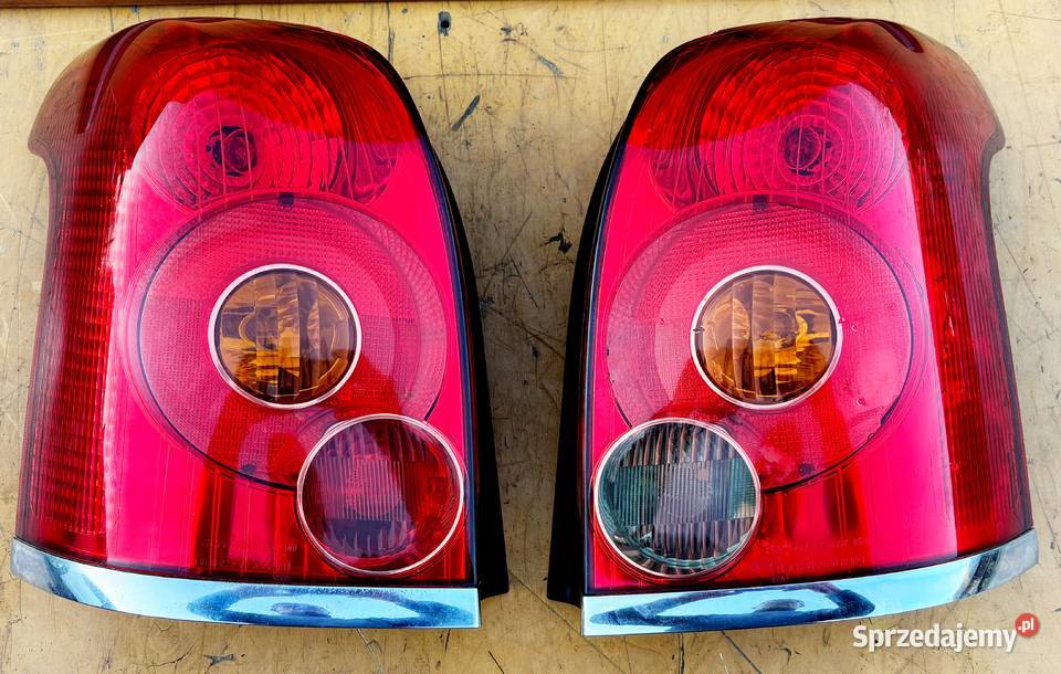TOYOTA AVENSIS T25 KOMBI LAMPA TYŁ LEWA PRAWA