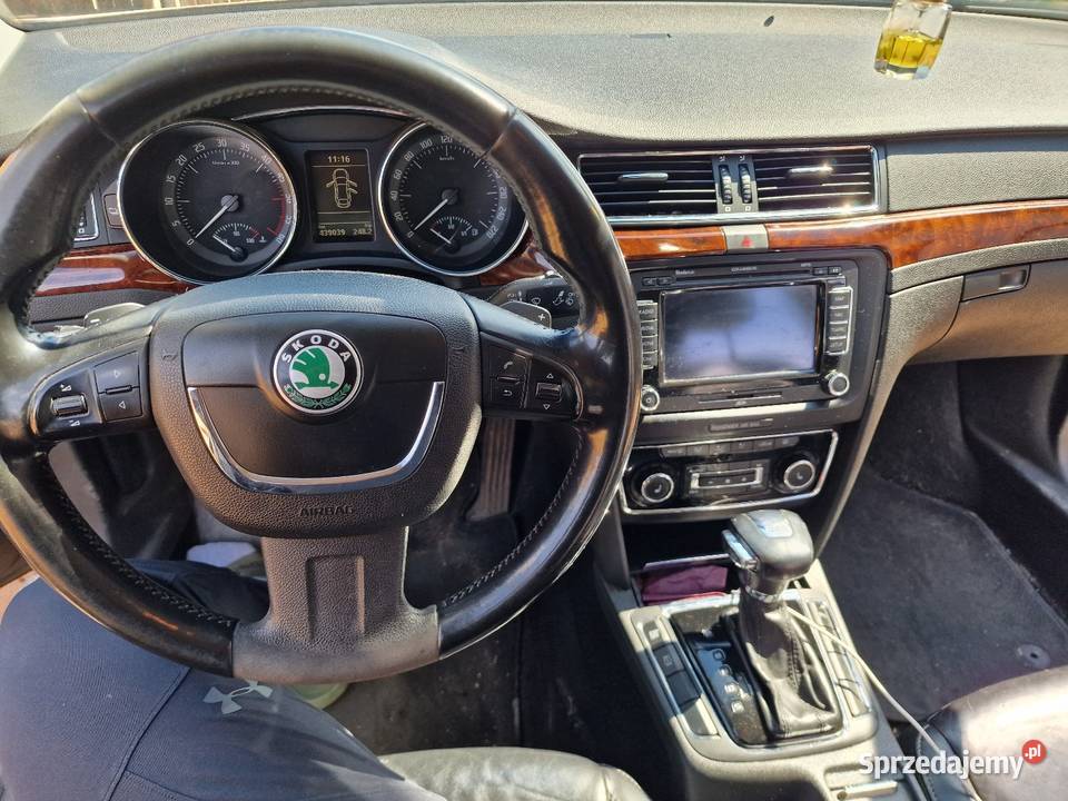 Skoda superb II uszkodzona