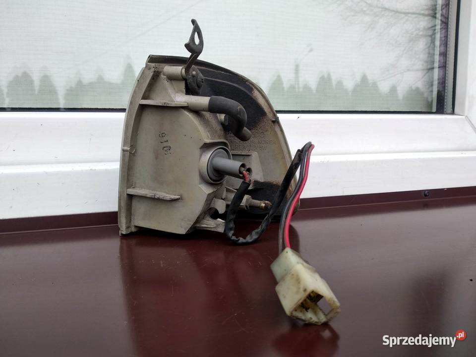 Kia Pride 19872000 lampa pozycyjna prawa łódzkie sprzedam