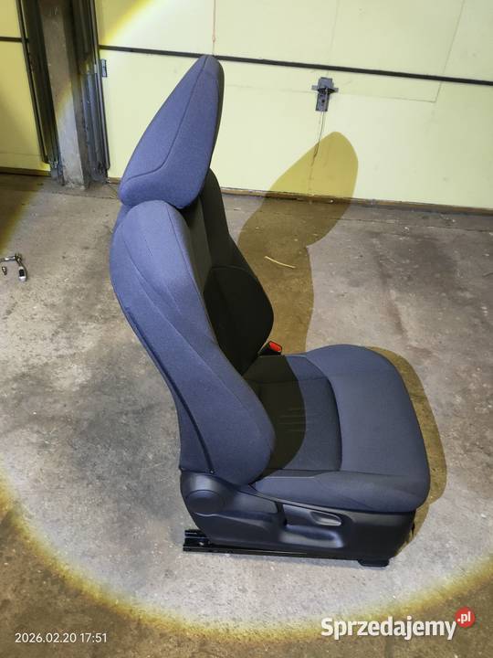 Fotel prawy przód Toyota Chr ll 2 osobowe Turek