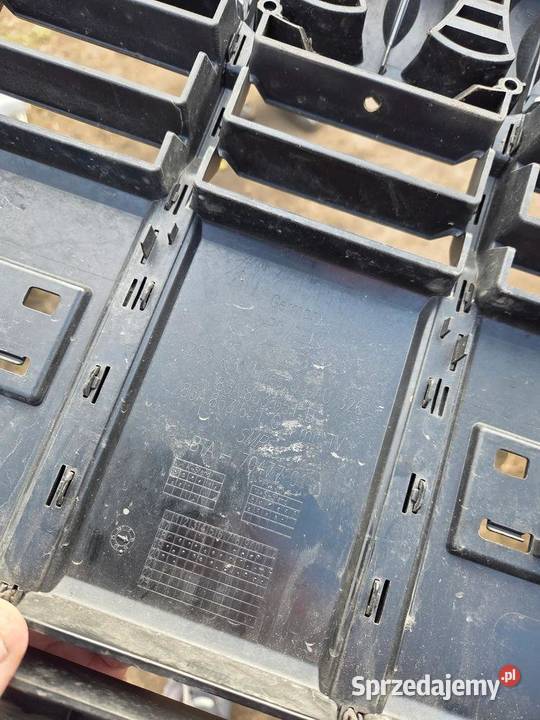 Grill Atrapa Chłodnicy Audi Q3 F3 83A853651B osobowe sprzedam