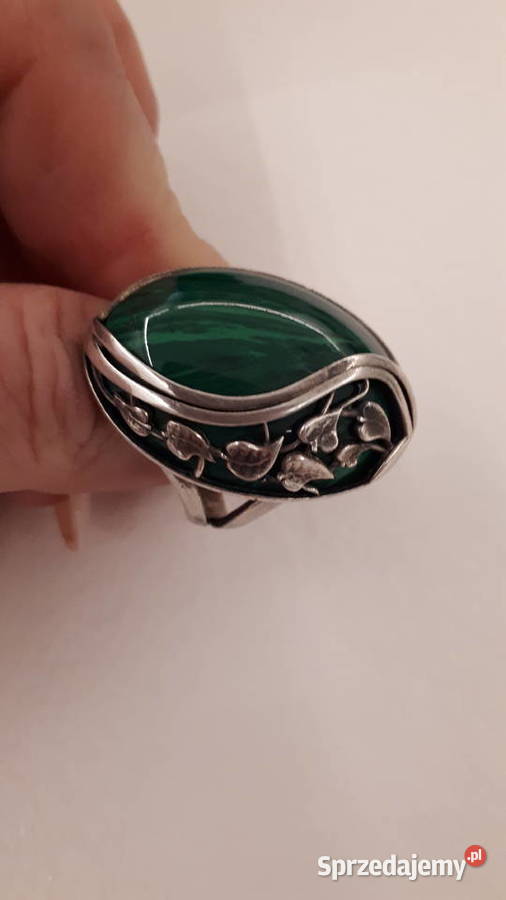 pierścionek srebrny z zielonym oczkiem Pierścionki