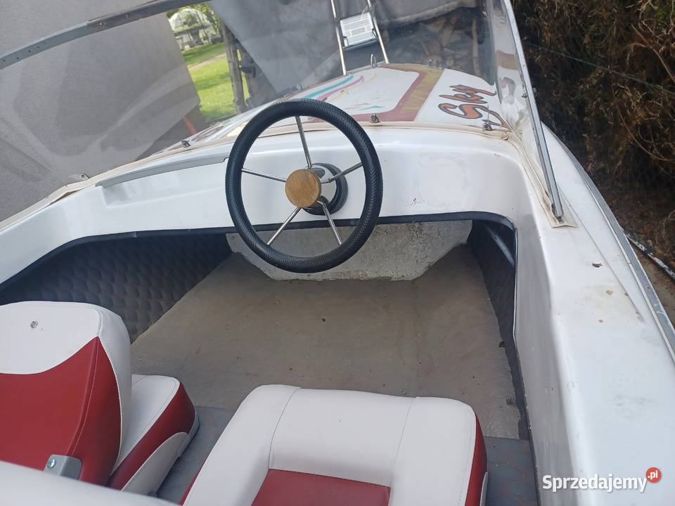 łódź motorowa z przyczepką Wiślinka