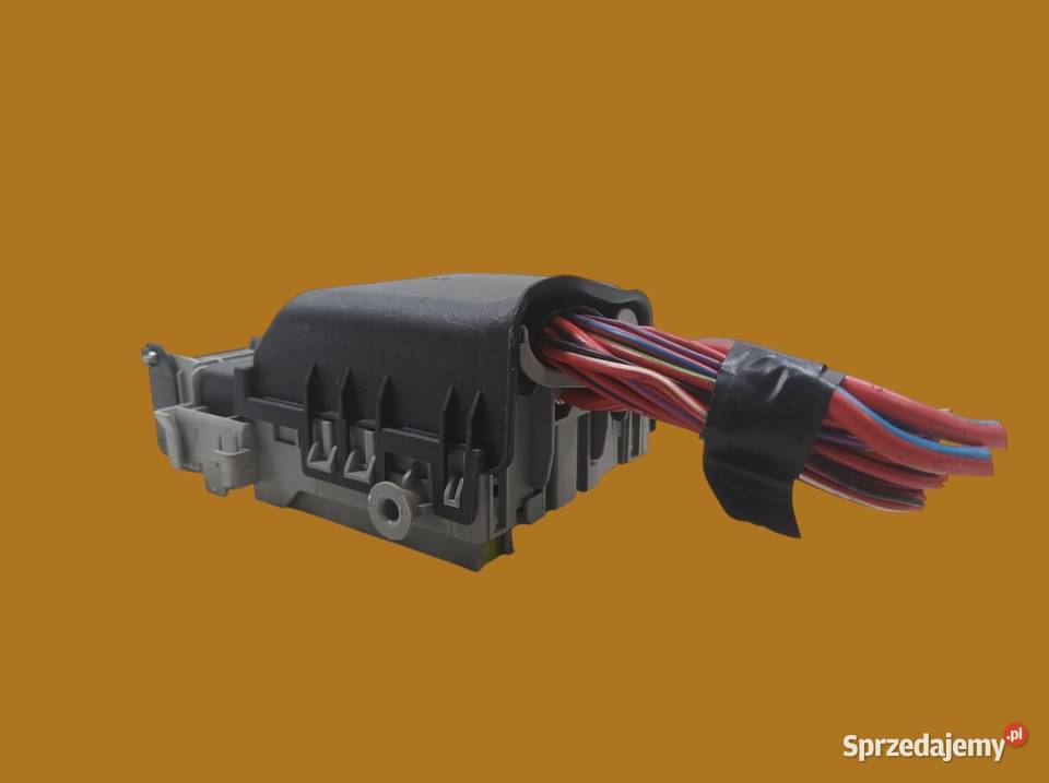 SKRZYNKA BEZPIECZNIKÓW 13222786 20 D Opel Astra świętokrzyskie sprzedam