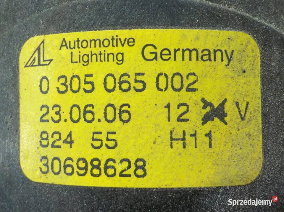 VOLVO C70 II 24 D AUT 07r 2D halogen prawy osobowe Suków