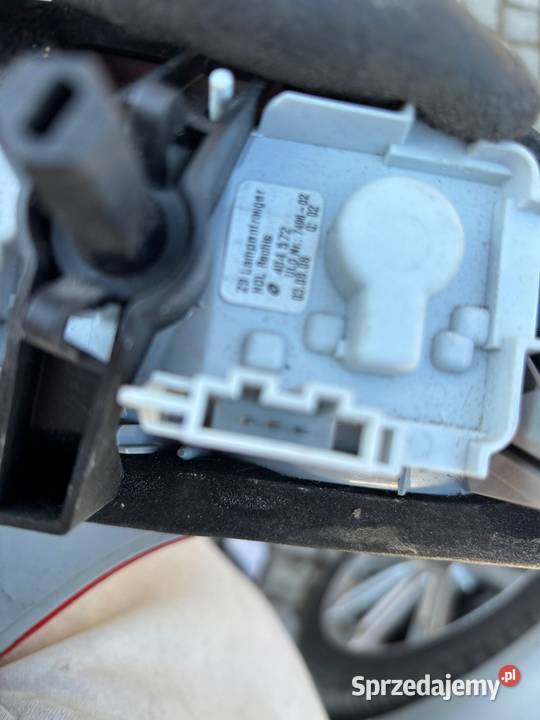 prawa tylna wewnętrzna lampa audi a4b7 avany