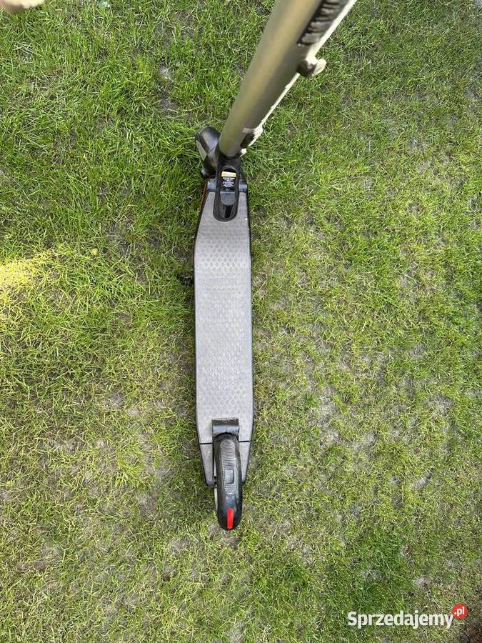Segway Ninebot ES2 okolo 400 srebrna Świecie