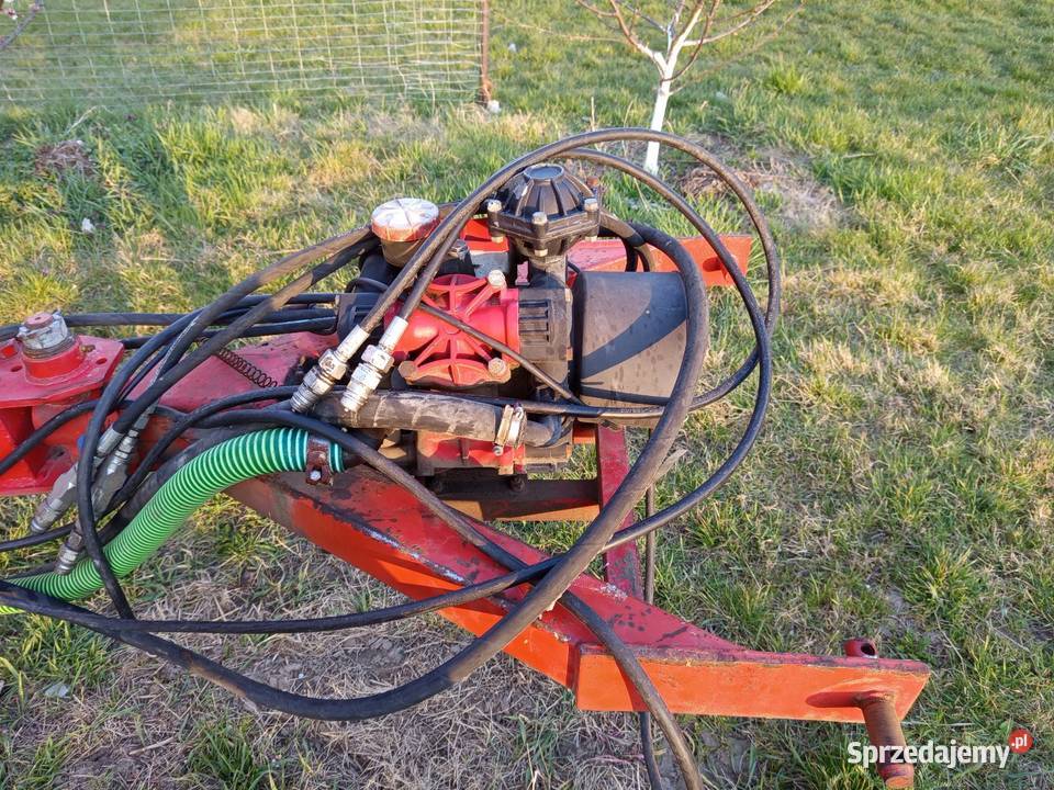 Opryskiwacz polowy Bury Pelikan 2000L nieuszkodzony Stopnica