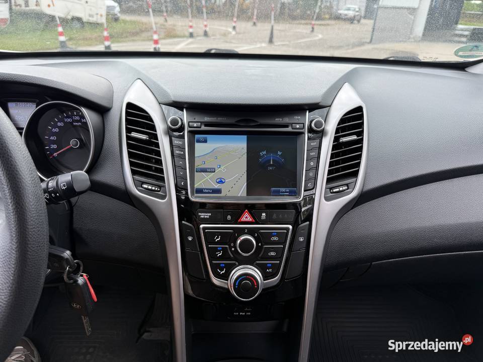 Hyundai i30 14 BENZYNA Klimatyzacja Nawigacja centralny zamek wielkopolskie Konin